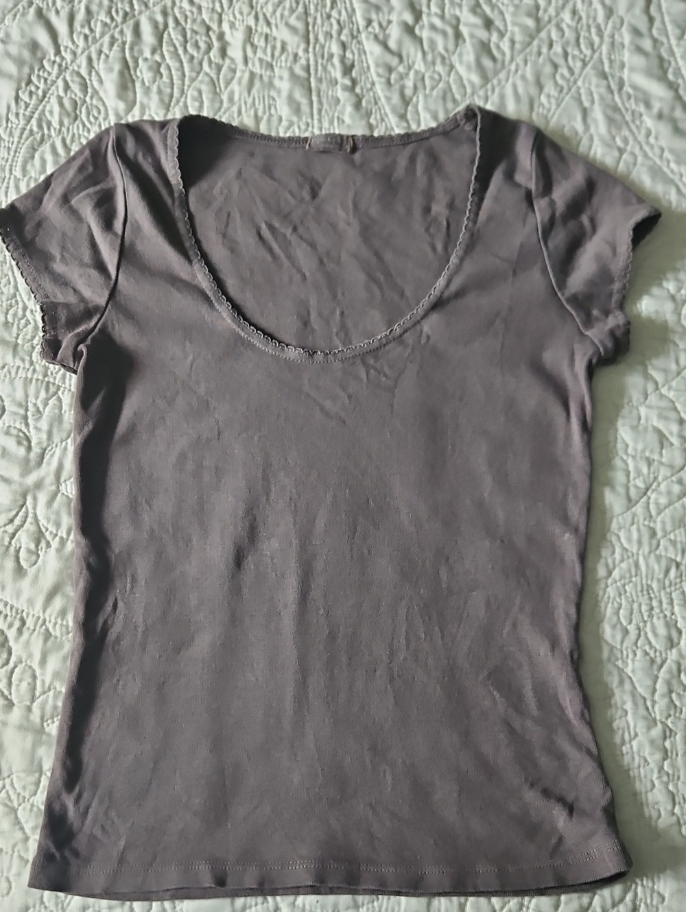 Brandy Melville Short Sleeve Scoop Neck Tee in Charcoal